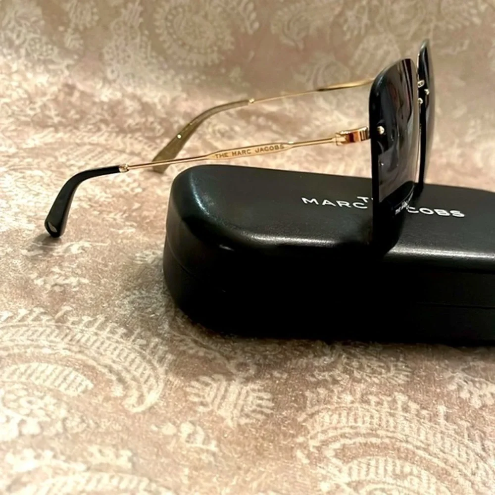 Brand New The Marc Jacobs Square Sunglasses w/ Gold Tone Metal Heart Shaped Rim